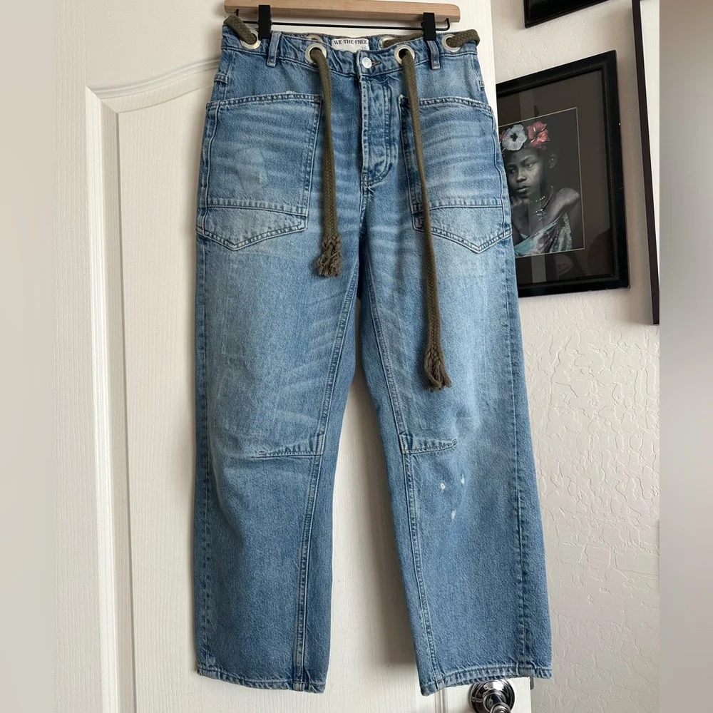 We The Free Moxie Barrel Jeans. Size: 25 - Picture 2 of 16